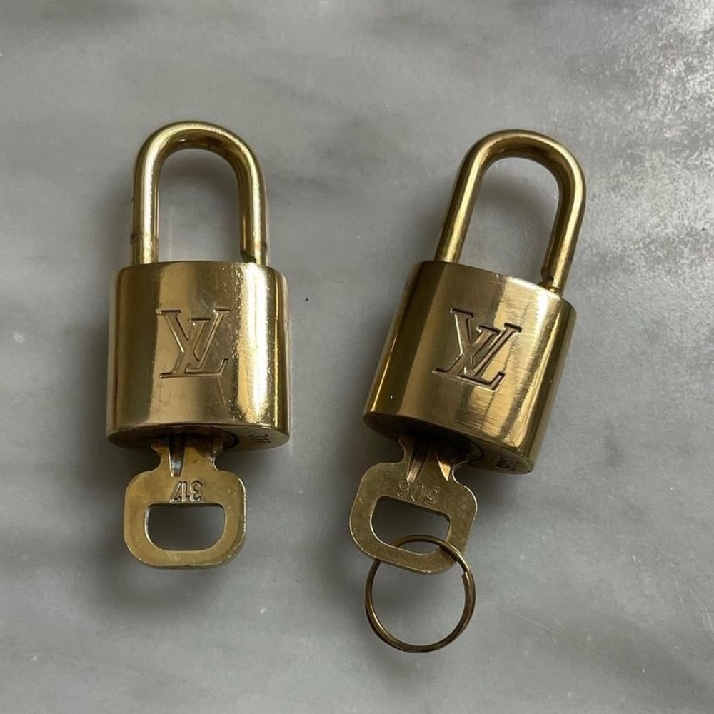 🌿authentic Louis Vuitton bundle of 2 locks. - Picture 1 of 4